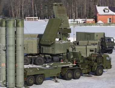 Ακόμα μια μοίρα με S-400 έστειλαν οι Ρώσοι στην Κριμαία (βίντεο)
